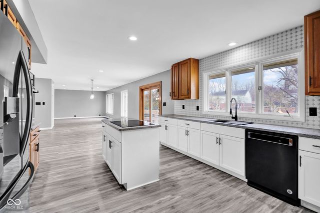 3805 Lakeside Drive, Columbus, IN 47203