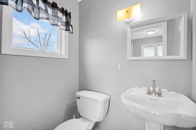 3805 Lakeside Drive, Columbus, IN 47203