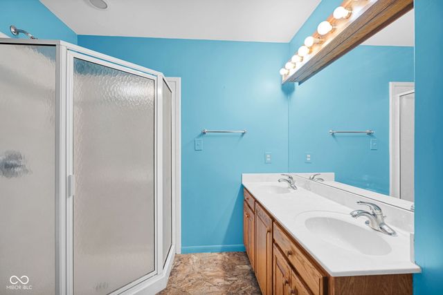 3805 Lakeside Drive, Columbus, IN 47203