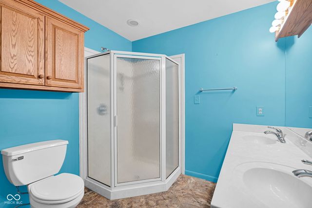 3805 Lakeside Drive, Columbus, IN 47203