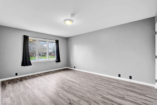 3805 Lakeside Drive, Columbus, IN 47203