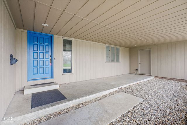 3805 Lakeside Drive, Columbus, IN 47203