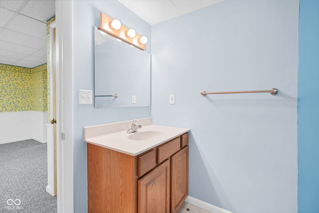 3805 Lakeside Drive, Columbus, IN 47203