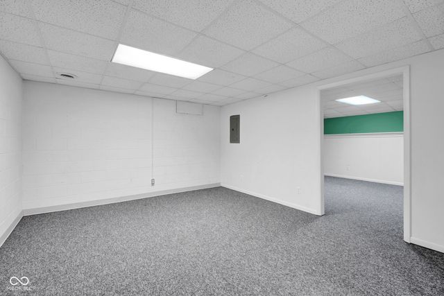 3805 Lakeside Drive, Columbus, IN 47203