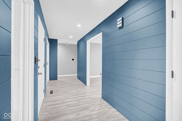 3805 Lakeside Drive, Columbus, IN 47203