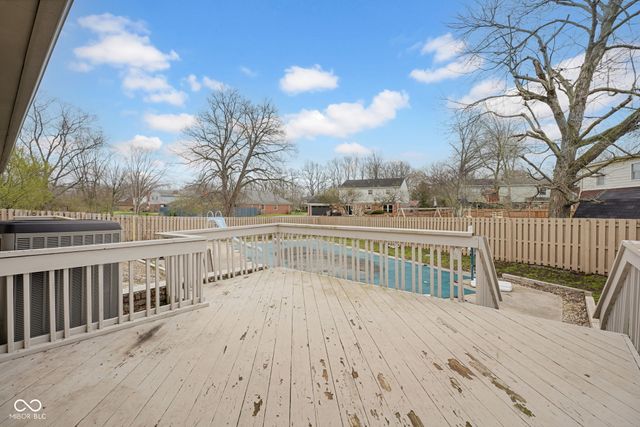 3805 Lakeside Drive, Columbus, IN 47203