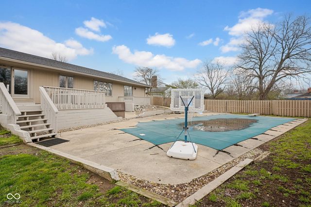 3805 Lakeside Drive, Columbus, IN 47203