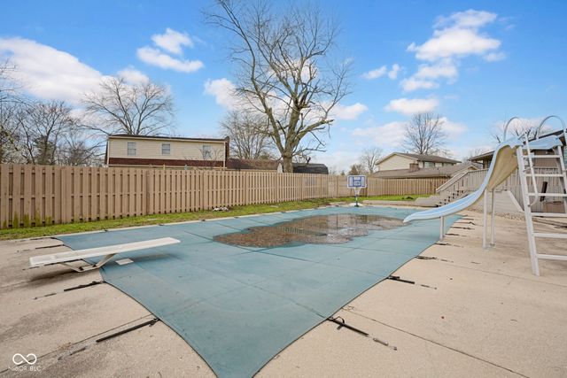 3805 Lakeside Drive, Columbus, IN 47203