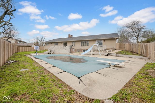 3805 Lakeside Drive, Columbus, IN 47203