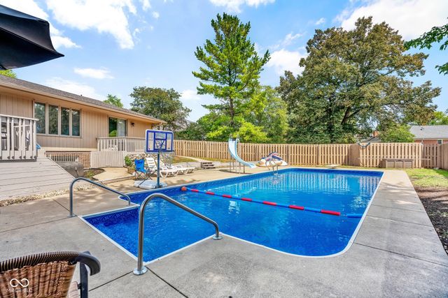 3805 Lakeside Drive, Columbus, IN 47203
