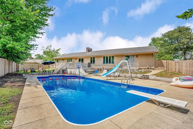 3805 Lakeside Drive, Columbus, IN 47203