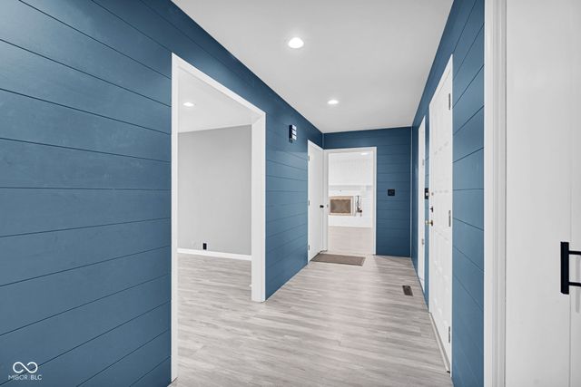 3805 Lakeside Drive, Columbus, IN 47203