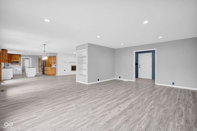 3805 Lakeside Drive, Columbus, IN 47203