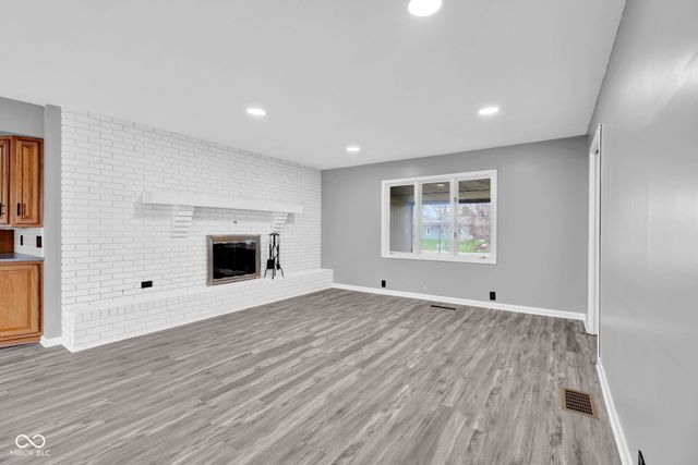 3805 Lakeside Drive, Columbus, IN 47203