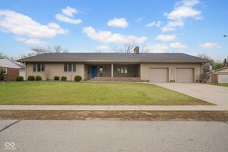 3805 Lakeside Drive, Columbus, IN 47203