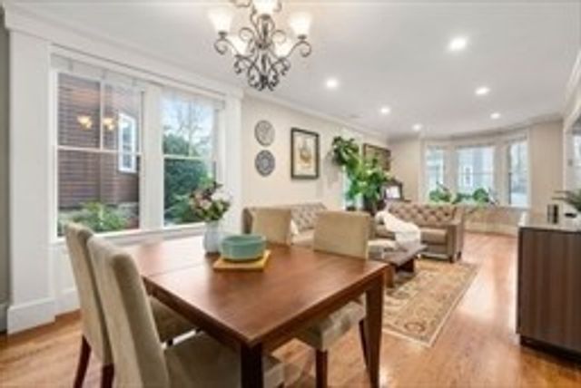 221 Freeman St 221, Brookline, MA 02446