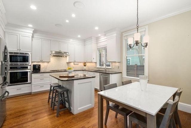 221 Freeman St 221, Brookline, MA 02446