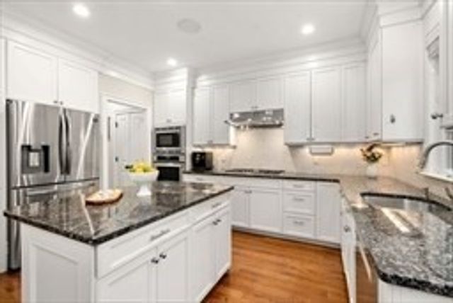 221 Freeman St 221, Brookline, MA 02446