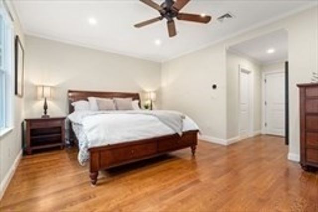 221 Freeman St 221, Brookline, MA 02446