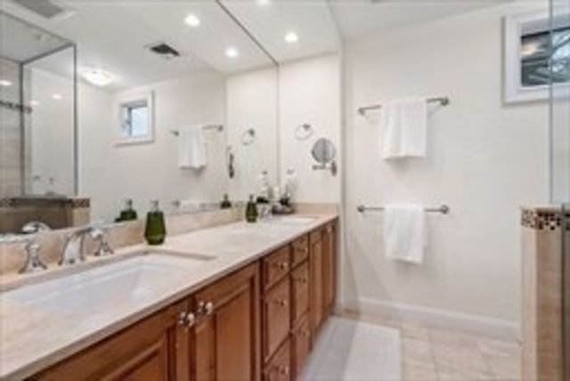 221 Freeman St 221, Brookline, MA 02446