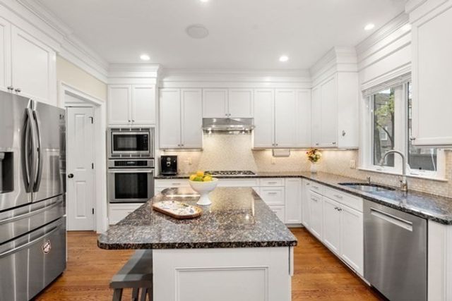 221 Freeman St 221, Brookline, MA 02446