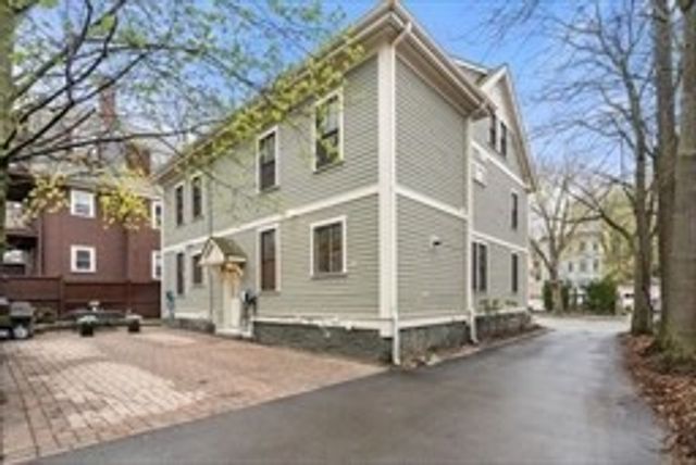 221 Freeman St 221, Brookline, MA 02446
