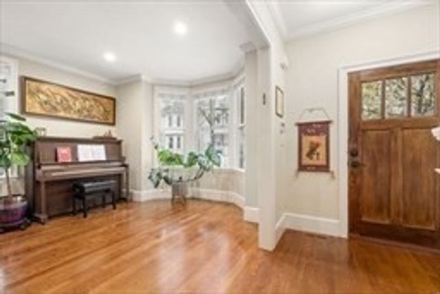 221 Freeman St 221, Brookline, MA 02446