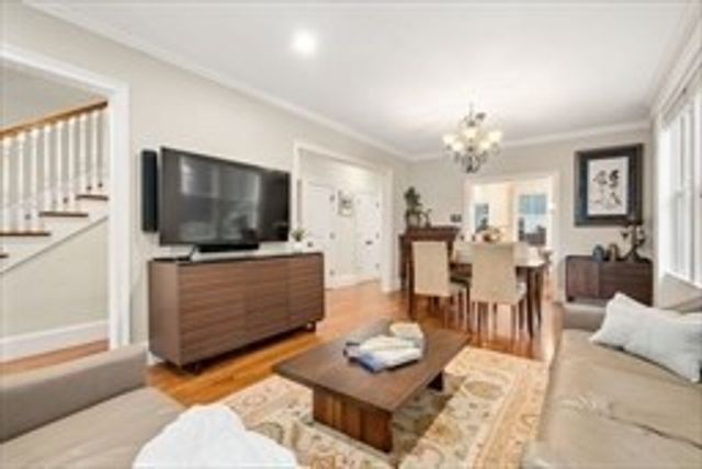 221 Freeman St 221, Brookline, MA 02446