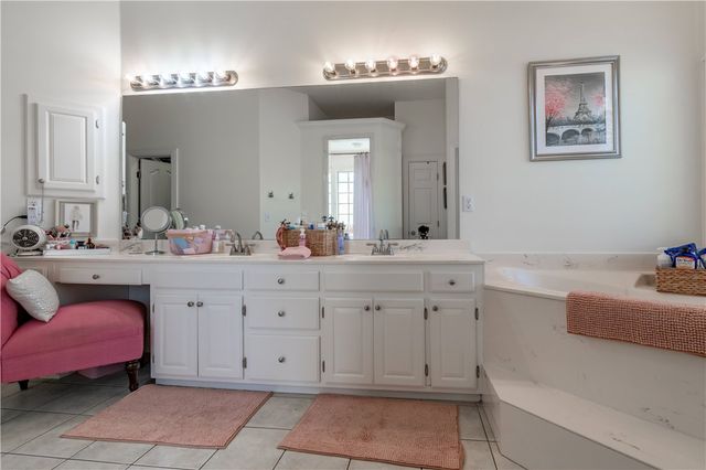 1559 Williams Way, Fayetteville, AR 72703