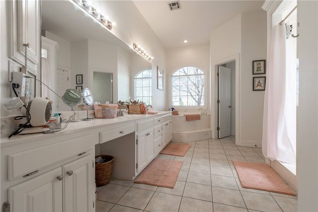 1559 Williams Way, Fayetteville, AR 72703