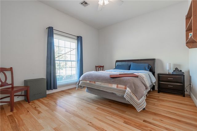 1559 Williams Way, Fayetteville, AR 72703