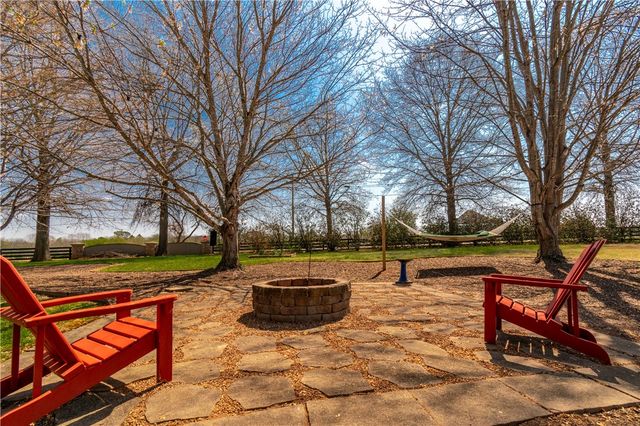 1559 Williams Way, Fayetteville, AR 72703