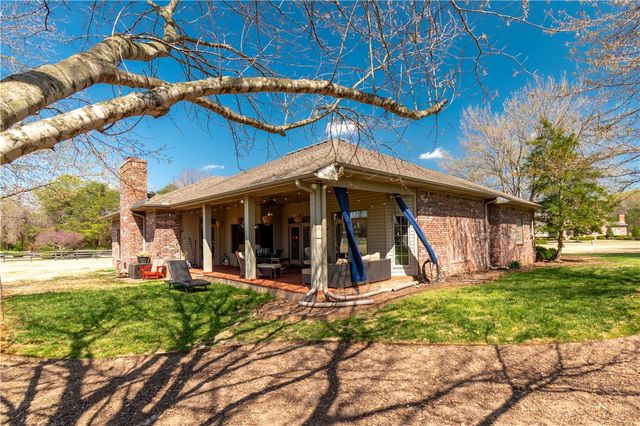 1559 Williams Way, Fayetteville, AR 72703