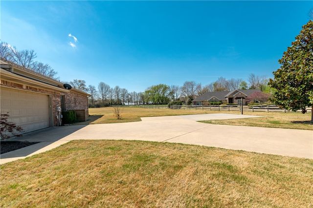 1559 Williams Way, Fayetteville, AR 72703