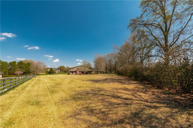 1559 Williams Way, Fayetteville, AR 72703