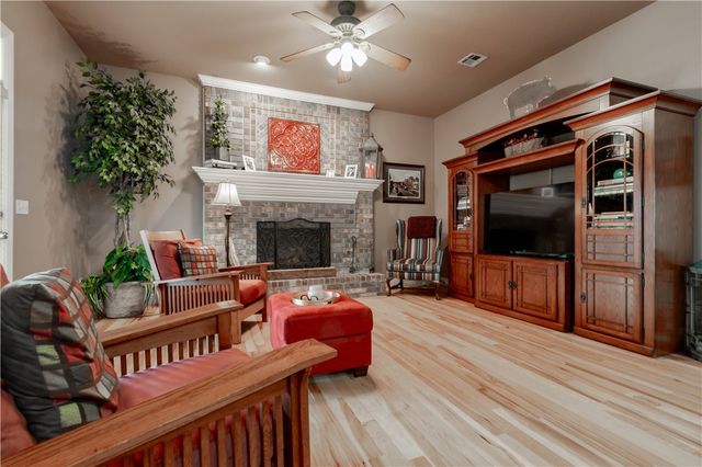 1559 Williams Way, Fayetteville, AR 72703