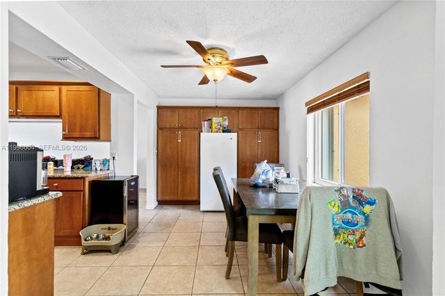 7690 SW 7th Ct, North Lauderdale, FL 33068