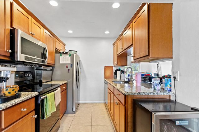 7690 SW 7th Ct, North Lauderdale, FL 33068