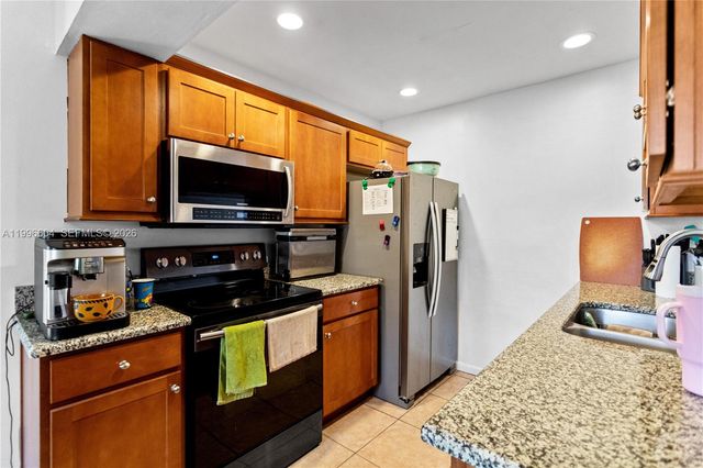 7690 SW 7th Ct, North Lauderdale, FL 33068