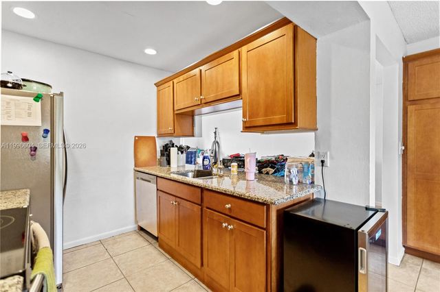 7690 SW 7th Ct, North Lauderdale, FL 33068