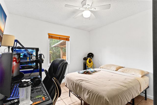 7690 SW 7th Ct, North Lauderdale, FL 33068