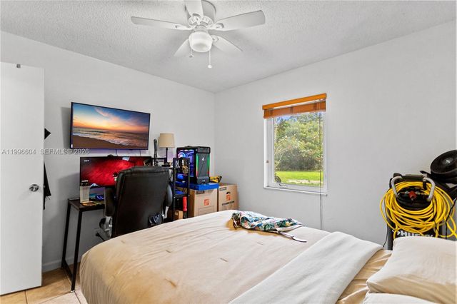 7690 SW 7th Ct, North Lauderdale, FL 33068