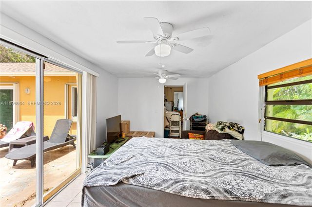 7690 SW 7th Ct, North Lauderdale, FL 33068