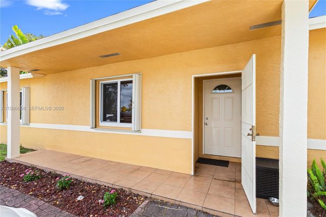 7690 SW 7th Ct, North Lauderdale, FL 33068