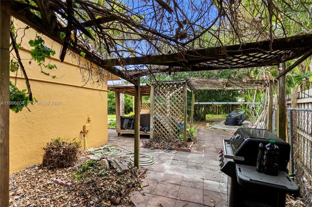 7690 SW 7th Ct, North Lauderdale, FL 33068