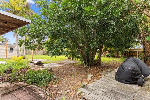 7690 SW 7th Ct, North Lauderdale, FL 33068