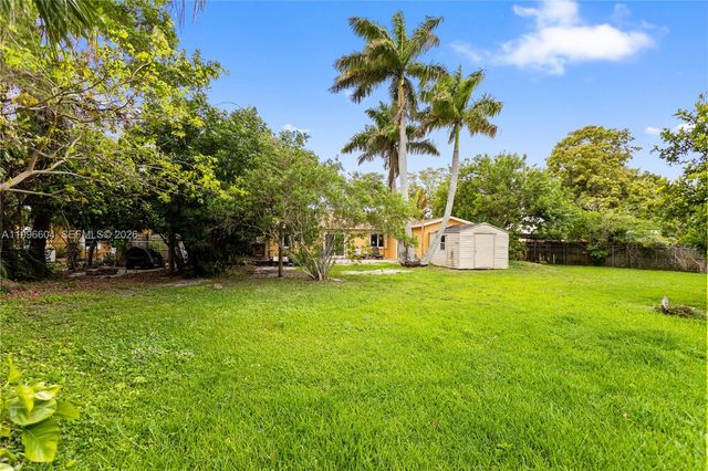 7690 SW 7th Ct, North Lauderdale, FL 33068