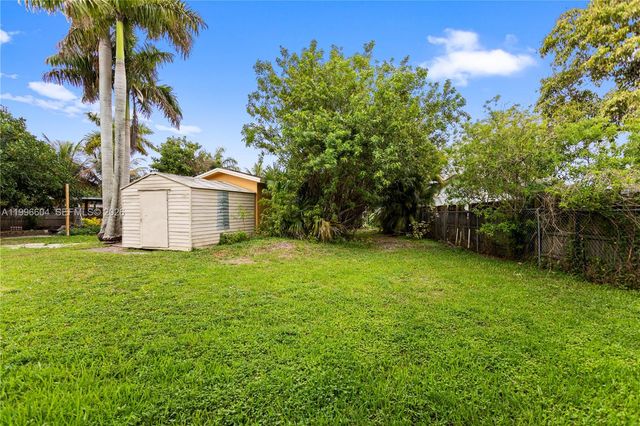 7690 SW 7th Ct, North Lauderdale, FL 33068