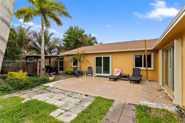 7690 SW 7th Ct, North Lauderdale, FL 33068