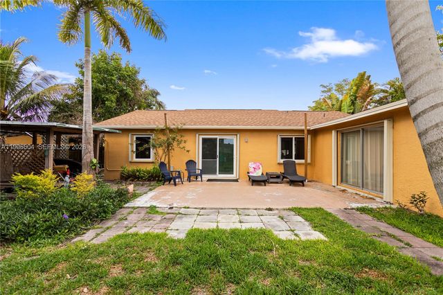 7690 SW 7th Ct, North Lauderdale, FL 33068